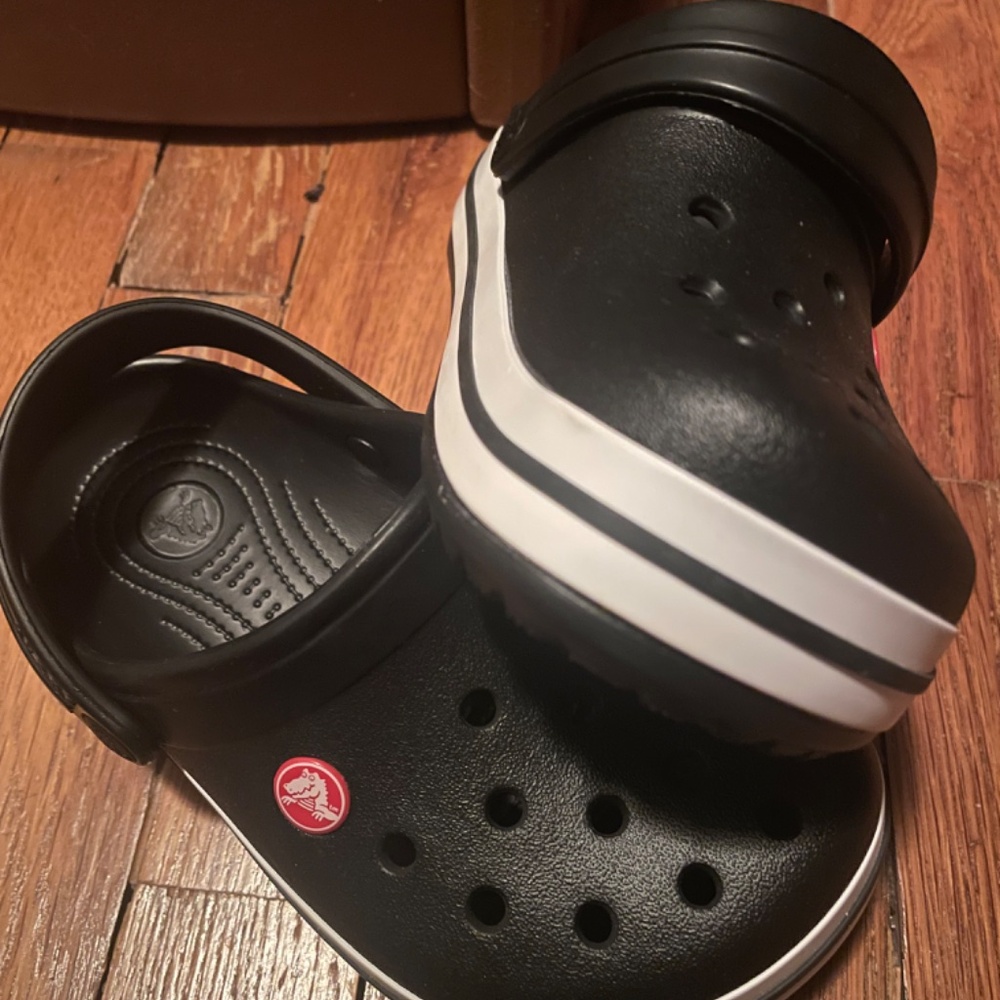 Unisex Crocs - Picture 3 of 4